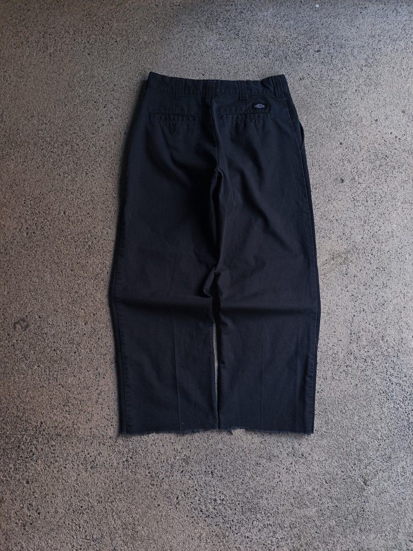 Dickies dbknee (Category: Jeans) located in Cabanatuan. Submitted by j_thrift. (Listing ID 1465887779, Image 2). Description: - Size: on tag 30x34 - Issue dm .