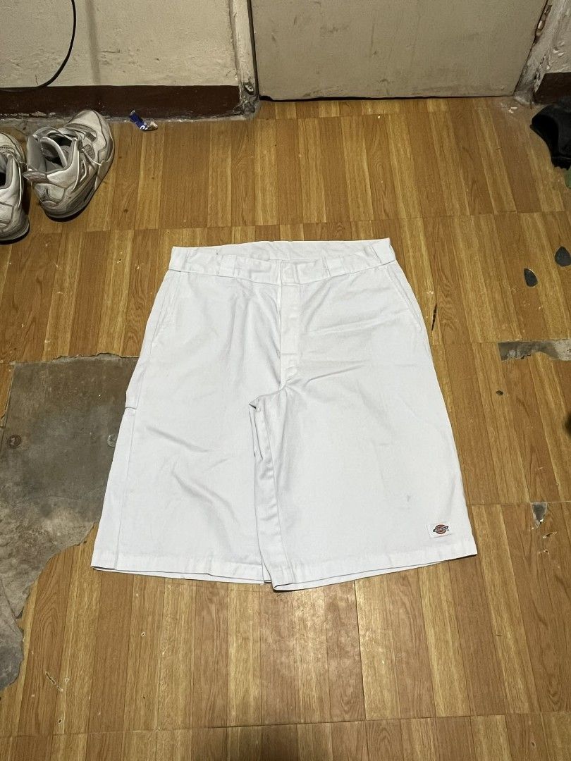 Dickies Double Patch (Category: Activewear) located in Manila. Submitted by kelly_thrifts (Listing ID 1465944024, Image 2). Description: Dickies Double Patch White(Rare Colorway) Color rate - 9.5/10 Condition - Crispt Asf 10/10 Washed but needs rewash Size - 36 Length - 25 Hem - 14 --- 899+sf Negotiable.