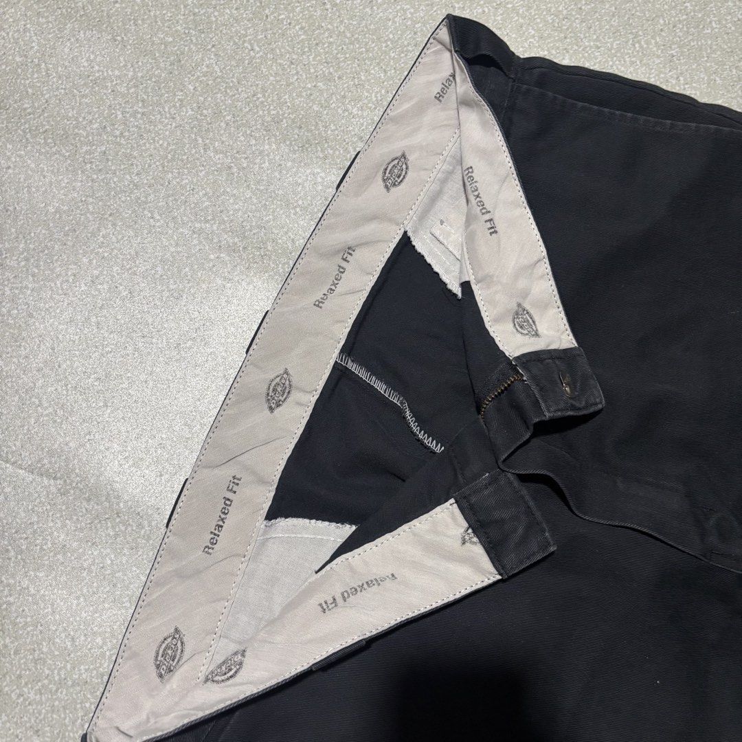 Dickies Double Patch Shorts (Category: Shorts) located in Cavite. Submitted by thrift_yard_blvd (Listing ID 1465781096, Image 3). Description: Dickies Double Patch Shorts Size: 38x23 on the dimes. Waist 38in Length 23in Leg Opening 12in Condition: Well used. Issue: Paint stains and cut tag. Mine: 450 pesos.