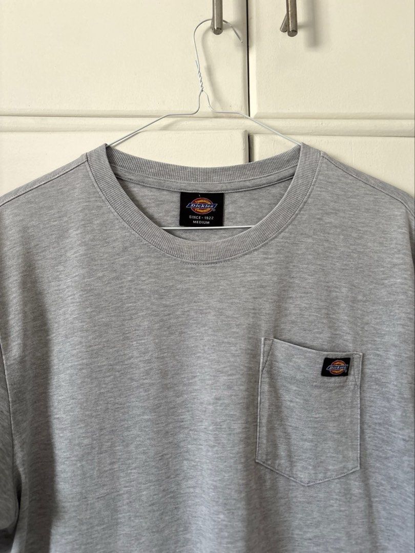 DICKIES T-SHIRT (Category: Tshirts & Polo Shirts ) located in Bulacan. Submitted by kennyfindss (Listing ID 1465870729, Image 2). Description: Size on Tag: Medium W: 19.5” L: 27.5–28” Sleeves: 8” Color Rate: 9.5/10 Condition: Lightly Used Fabric/Material: Cotton DM TO PURCHASE .