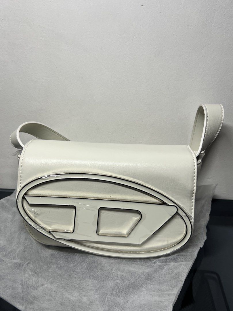 DIESEL BAG (Category: Shoulder Bags) located in Manila. Submitted by loumelia (Listing ID 1465856510, Image 3). Description: FREE SHIPPING .