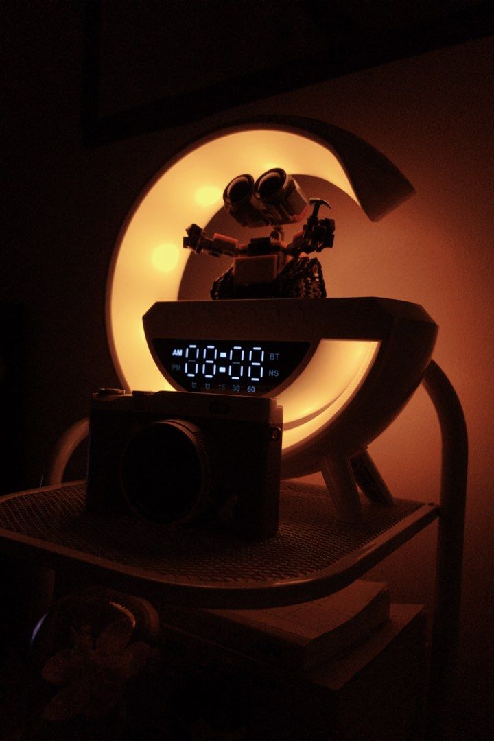 Digital Bluetooth Clock (Category: Clocks) located in Makati City. Submitted by makatigirlpreloved (Listing ID 1433692024, Image 1). Description: - Sunrise alarm clock with wireless charging - Digital display for time - Multiple light settings - Bluetooth connectivity - USB port and AUX input - Unique curved light design.