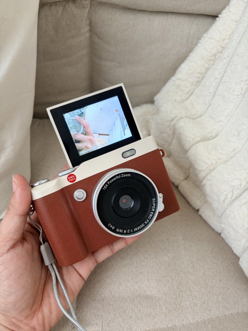 Digital Camera with Flip Screen (Category: Cameras) located in Makati City. Submitted by makatigirlpreloved (Listing ID 1465829171, Image 2). Description: - Stunning retro white and brown leatherette design - High-resolution 68 megapixels with 16x powerful zoom lens - Flip-up screen perfect for selfies and vlogging - Compact and lightweight, super easy to carry around - Includes a stylish matching hand strap - Fully functional: battery holds a st