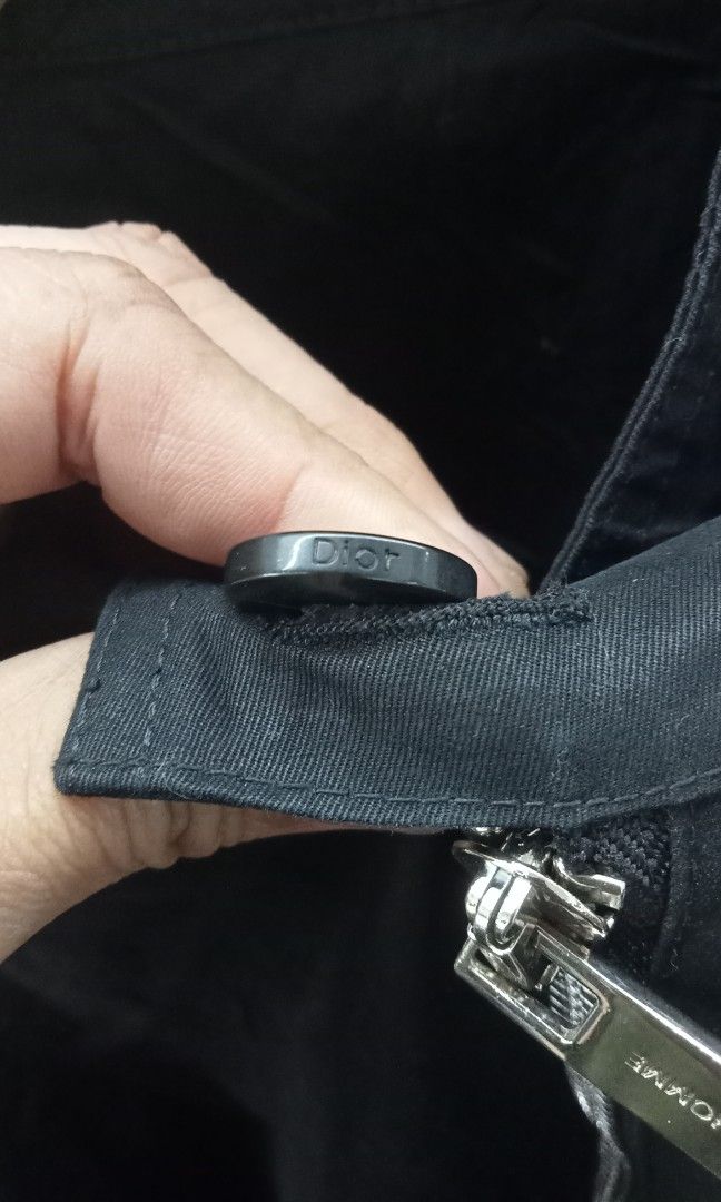 Dior (Category: Luxury Apparel) located in Naga. Submitted by aboy1234245 (Listing ID 1465883260, Image 2). Description: Dior Excellent W24-L28 no necktag.