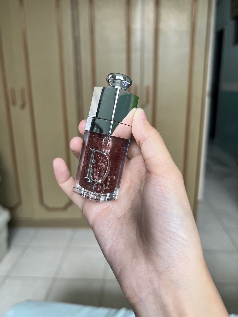 DIOR LIP OIL 088 (Category: Makeup) located in Balanga. Submitted by cantreplyherehahahaha (Listing ID 1465789230, Image 1). Description: bnew auth no box.