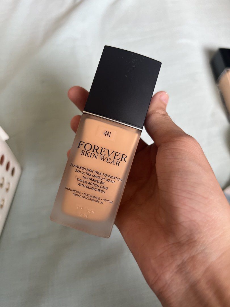 DIOR MATTE LIQUID FOUNDATION 4N (Category: Makeup) located in Balanga. Submitted by cantreplyherehahahaha (Listing ID 1465788003, Image 2). Description: Bnew auth no box.