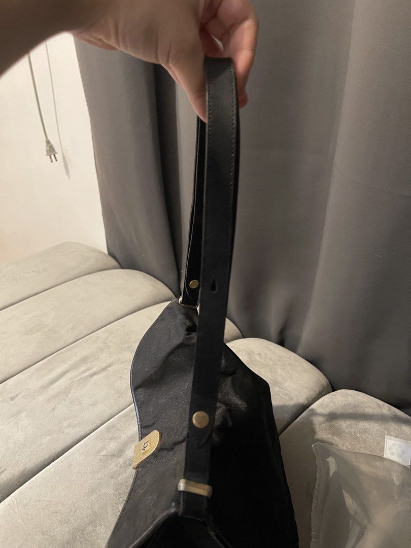 DIOR VINTAGE OBLIQUE MONOGRAM BAG (Category: Luxury Bags & Wallets) located in Tarlac. Submitted by wowsinigangmix (Listing ID 1465889048, Image 2). Description: DIOR VINTAGE OBLIQUE MONOGRAM CANVAS/LEATHER BAG BLACK / GOLD HARDWARE ISSUES: INNER LEATHER CHIPPING (FIRST LAYER SEAL), LOCK NOT CLOSING, NEEDS STRUCTURE. NEEDS BAG SPA/CLEANING DUE TO STORAGE. PLEASE BUY AT YOUR OWN RISK..