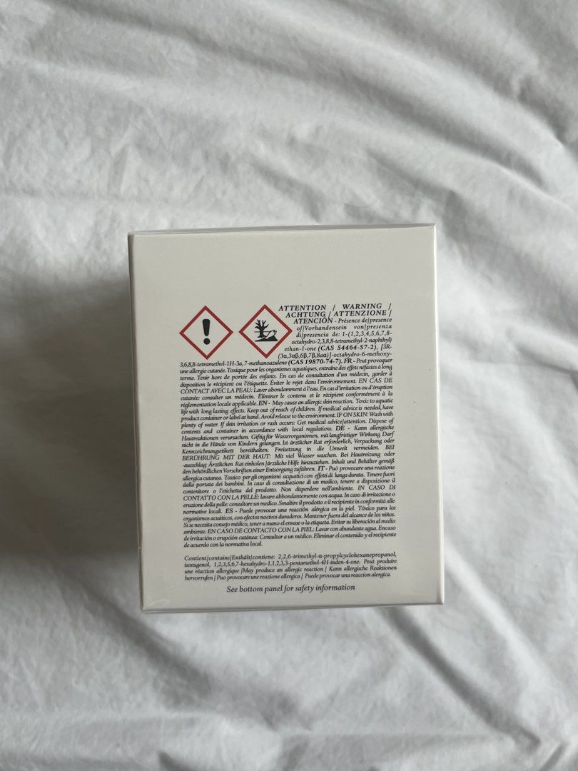 Diptyque Baies Scented Candle 190g (Category: Home Fragrance) located in Cebu City. Submitted by msgm55 (Listing ID 1465809193, Image 3). Description: Brand new Diptyque Baies (Berries) classic candle, 190g. Never lit, still sealed. Scent: blackcurrant leaves and Bulgarian rose, fruity, fresh, and floral Burn time: up to ~60 hours Includes: Diptyque paper bag and care card Perfect as a gift or for your own home. Great for living rooms, bedrooms, 