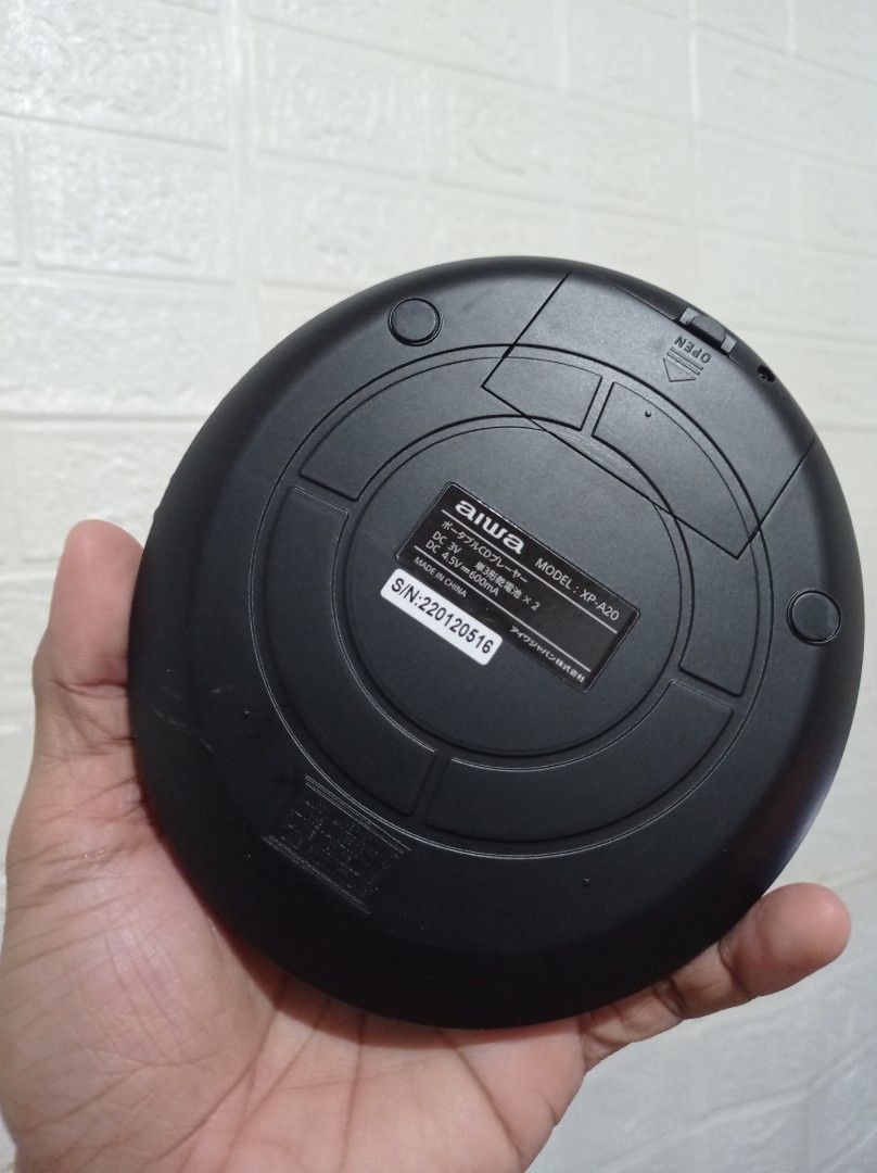 Discman CD Player AIWA Complete Box Perfect Working... (Category: Portable Music Players) located in Quezon City. Submitted by thomasmalapino (Listing ID 1465857274, Image 3). Description: Discman Very Rare AIWA XP-A20 Unit Only Japan Market release 100% all stock original Tested Perfect working and cosmetic condition No defects whatsoever All buttons and functions working perfect Complete box original Earphones Powered by 2xAA batteries PM DEAL!