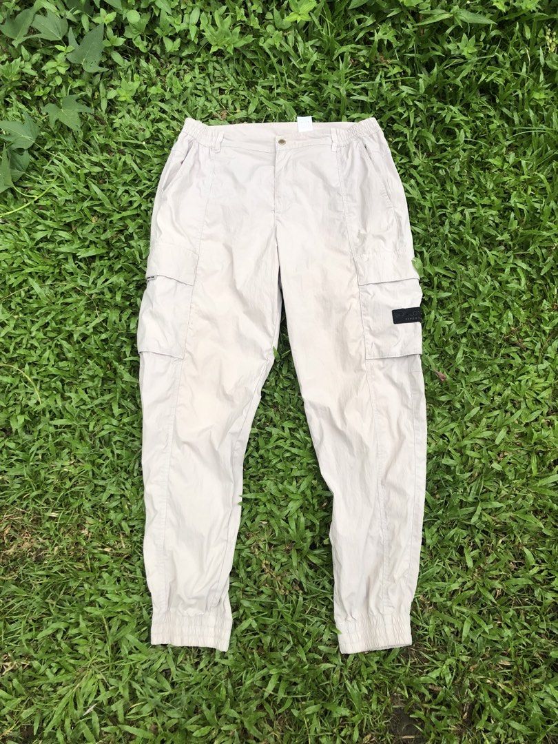 Discovery Expedition Cargo Jogger Pants Beige Size 32 (Category: Joggers) located in Kabasalan. Submitted by hamugaway (Listing ID 1465826704, Image 1). Description: - Brand: Discovery Expedition - Style: Cargo Joggers - Color: Beige - Size: 32 (82) - Condition: Clean, brand new with tags attached inside - Material: Lightweight technical fabric - Features: Elastic waistband with button closure, multiple side utility pockets, and elastic ankle cuf