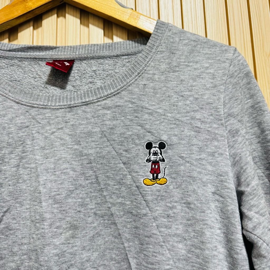 GORPCORE STREETWEAR Acubi Academia DISNEY Mickey Mouse Pullover Sweatshirt Medium GREY MEDIUM 19x25 (Category: Coats, Jackets and Outerwear) located in Dasmarinas. Submitted by yg_swoosh (Listing ID 1465940601, Image 2). Description: > PRE-LOVED / NEEDS WASHING. NO OTHER ISSUES. GORPCORE STREETWEAR Acubi Academia DISNEY Mickey Mouse Pullover Sweatshirt Medium GREY MEDIUM 19x25 #Normcore #VintageAesthetic #LightAcademia #AcubiAesthetic #ArtHoe #So