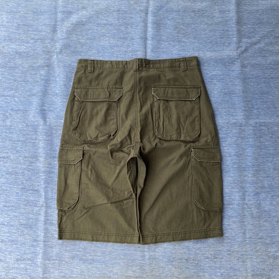 DIVD SUPPLY CARGO LONG JORTS (Category: Shorts) located in Angeles City. Submitted by stephen52790 (Listing ID 1465908844, Image 1). Description: 🟥DIVD SUPPLY CARGO LONG JORTS 📌COLOR MAY VARY DUE TO LIGHTING (INCH) Waist: 38 Length: 26.5 Thigh: 14.5 Leg opening: 11.5 •Good/Excellent condition •Thick •6 pocket •Army green colorway •Issue: Tiny stain and distress Price: 350PHP.
