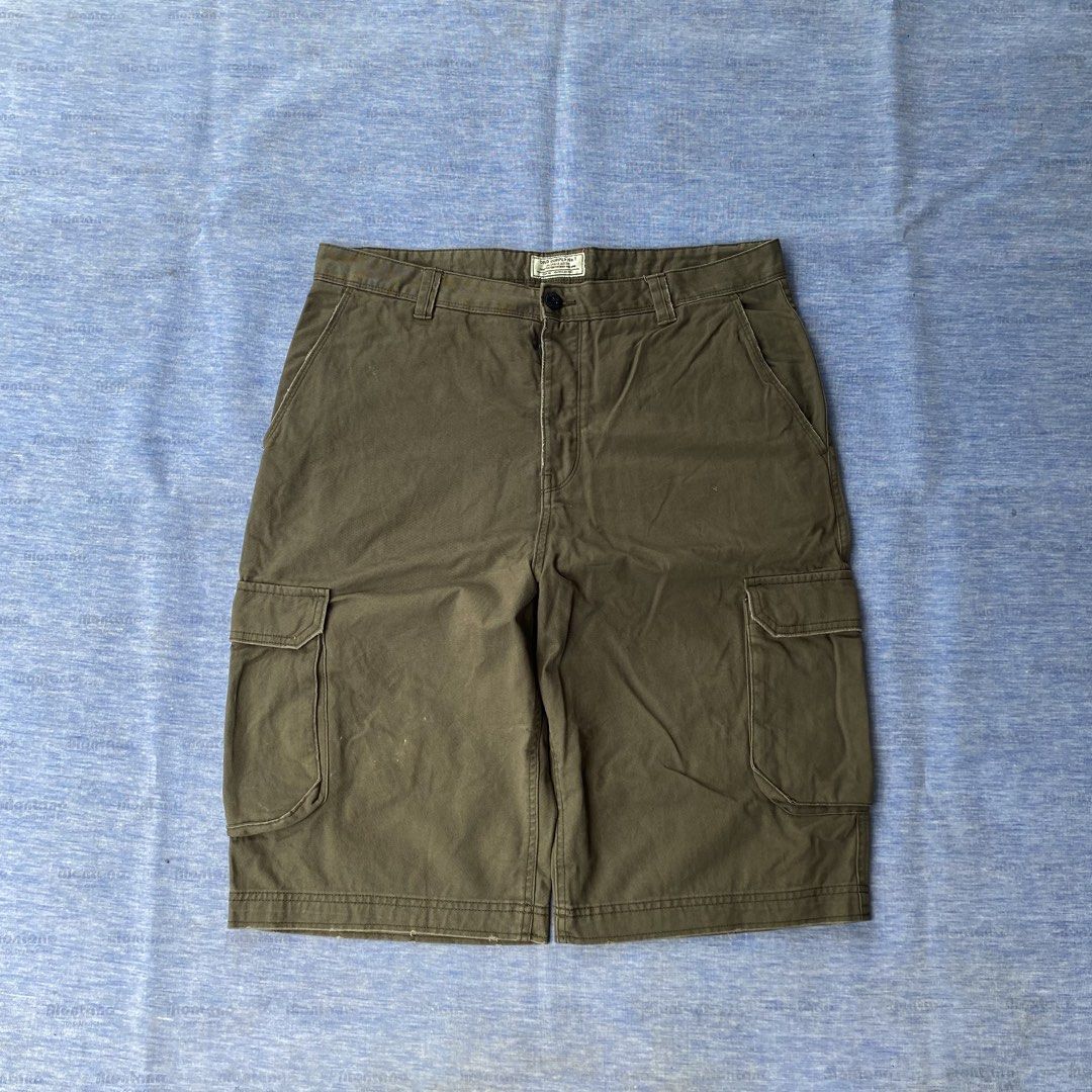 DIVD SUPPLY CARGO LONG JORTS (Category: Shorts) located in Angeles City. Submitted by stephen52790 (Listing ID 1465908844, Image 2). Description: 🟥DIVD SUPPLY CARGO LONG JORTS 📌COLOR MAY VARY DUE TO LIGHTING (INCH) Waist: 38 Length: 26.5 Thigh: 14.5 Leg opening: 11.5 •Good/Excellent condition •Thick •6 pocket •Army green colorway •Issue: Tiny stain and distress Price: 350PHP.