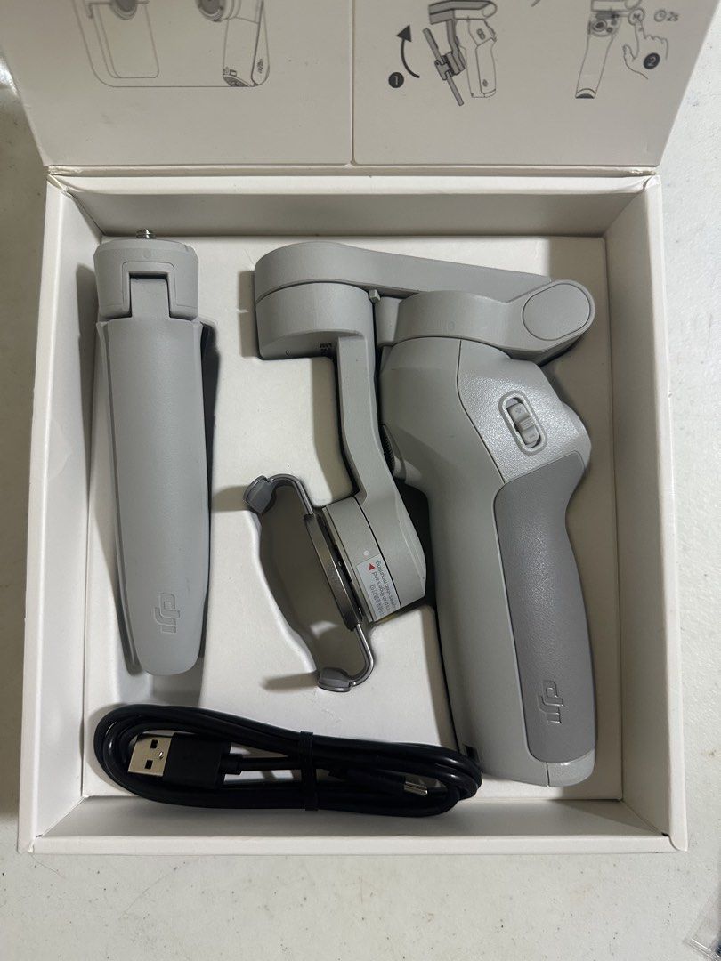 DJI Osmo Mobile SE (Category: Gimbals & Stabilizers ) located in San Mateo. Submitted by akariru (Listing ID 1465895737, Image 2). Description: brand new, bought in california.