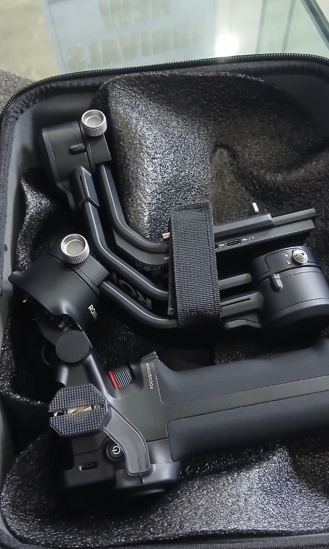 DJI RSC 2 PRO COMBO (Category: Tripods & Monopods) located in Quezon City. Submitted by AlexaXander (Listing ID 1465789808, Image 2). Description: *DJI RSC 2 PRO COMBO *AXIS GIMBAL STABILIZER *NOTE (INCOMPLETE).