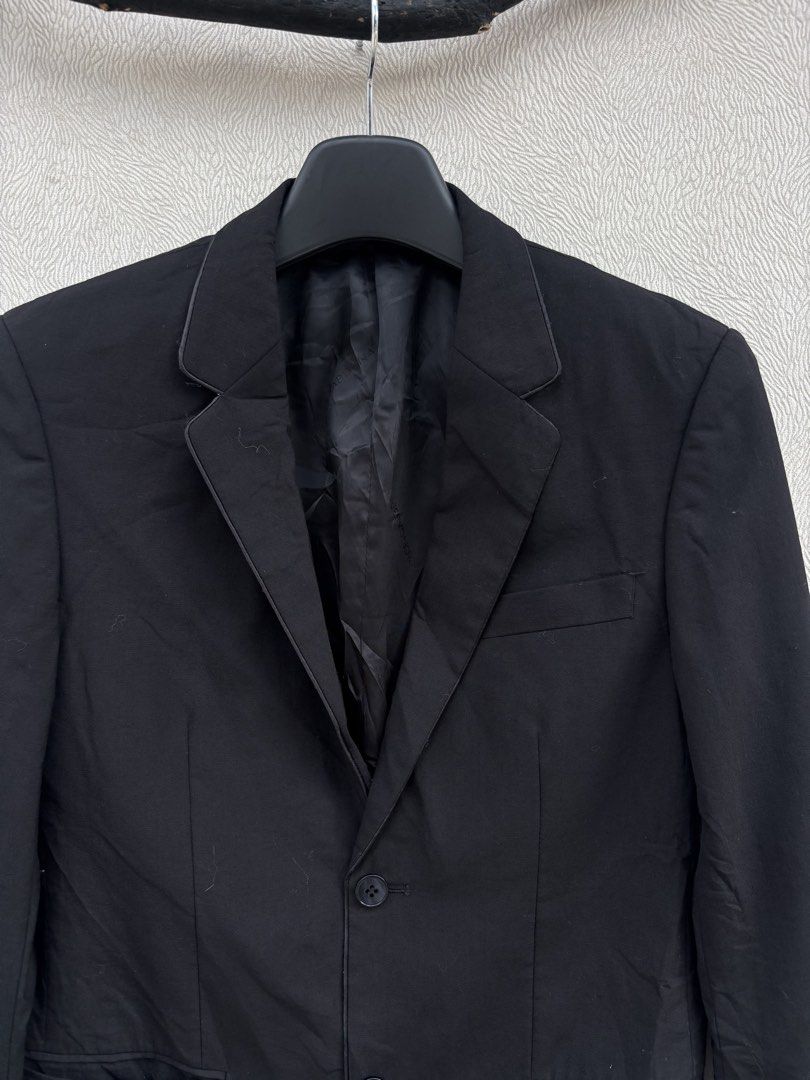 Dolce & Gabbana Coat (Category: Coats, Jackets and Outerwear) located in Baybay. Submitted by thrift.ed2023 (Listing ID 1465784461, Image 2). Description: Dolce & Gabbana Coat Small 18x29 No Issue Good as New .
