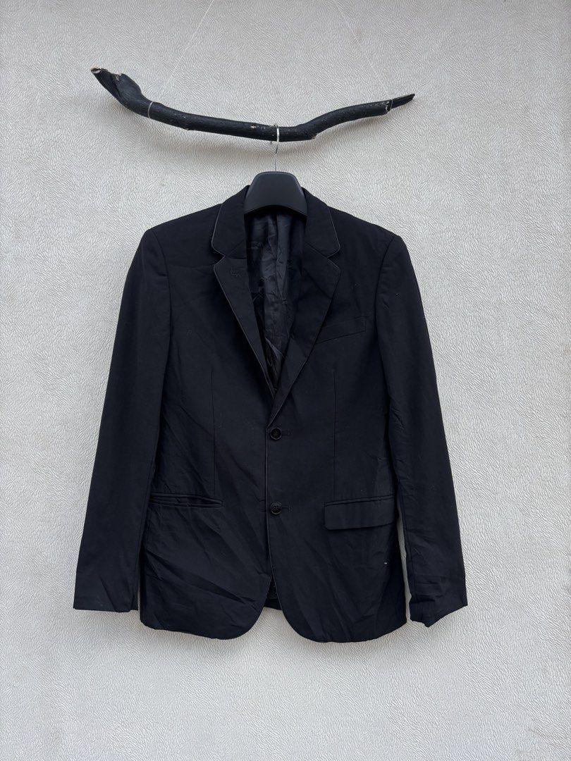 Dolce & Gabbana Coat (Category: Coats, Jackets and Outerwear) located in Baybay. Submitted by thrift.ed2023 (Listing ID 1465784461, Image 1). Description: Dolce & Gabbana Coat Small 18x29 No Issue Good as New .