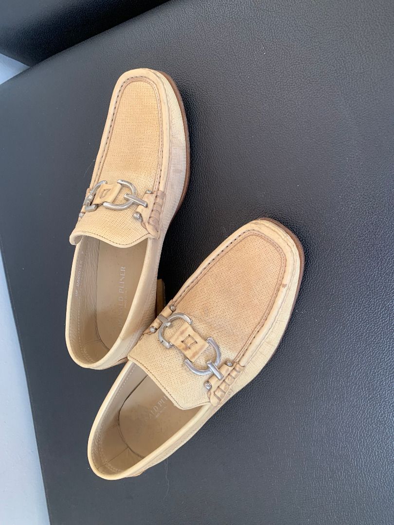 Donald Pliner Italian loafers (Category: Casual Shoes) located in Paranaque City. Submitted by bulldogdad (Listing ID 1465843739, Image 2). Description: Beige color. Size 7 mens.