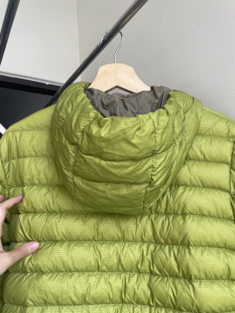 Down Jacket (Category: Coats, Jackets and Outerwear) located in Petaling Jaya. Submitted by hippo1111 (Listing ID 1465833002, Image 3). Description: - Brand: Linquexi (High-end down jacket collection) - Condition: Brand new with tags attached - Size: M - Color: Vibrant lime green with contrast lining - Features: Attached hood, secure zippered side pockets, lightweight grid-pattern fabric - Ideal for: Travel, winter weather, or chilly indoor offic