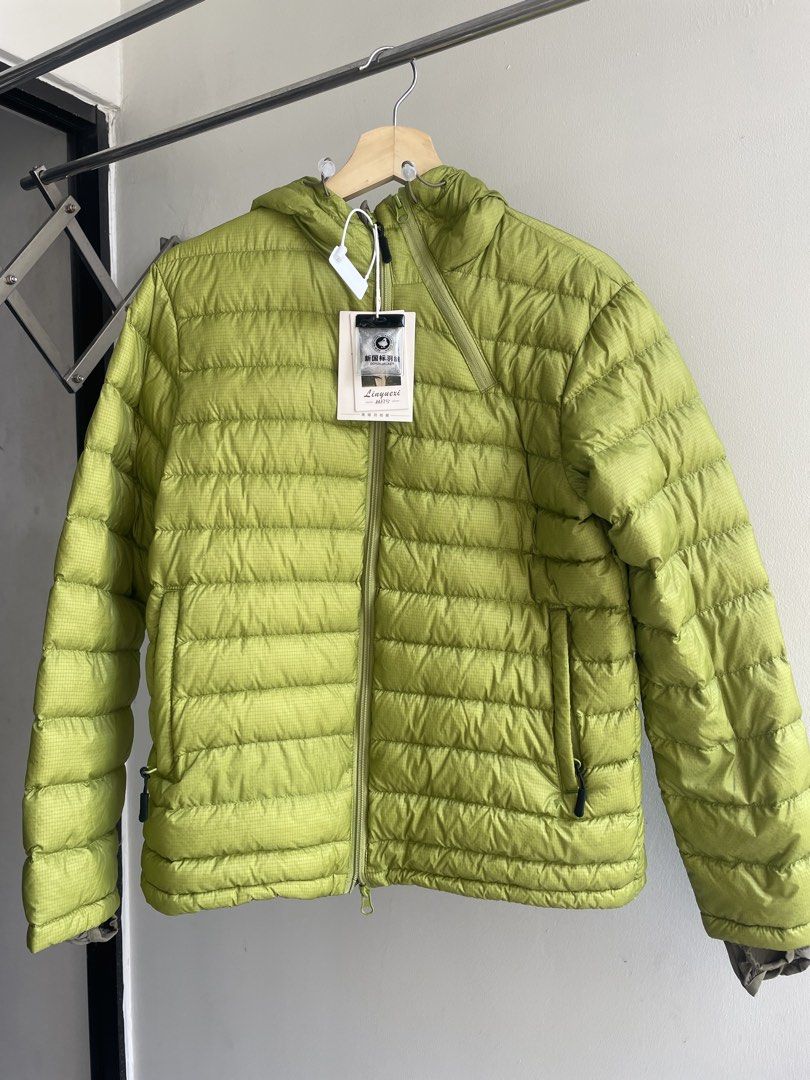 Down Jacket (Category: Coats, Jackets and Outerwear) located in Petaling Jaya. Submitted by hippo1111 (Listing ID 1465833002, Image 1). Description: - Brand: Linquexi (High-end down jacket collection) - Condition: Brand new with tags attached - Size: M - Color: Vibrant lime green with contrast lining - Features: Attached hood, secure zippered side pockets, lightweight grid-pattern fabric - Ideal for: Travel, winter weather, or chilly indoor offic