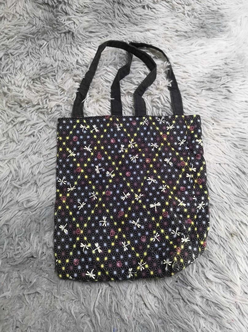 Dragonfly Design Tote Bag (Category: Tote Bags) located in Santa Cruz. Submitted by jmy_surplus.2 (Listing ID 1465884193, Image 1). Description: Size ; L - 12 W - 9.6 Color ; Black Type ; Tote bag Brand ; No brand Material ; Nylon Style ; Black printed Design Tote bag LR 129 JMY 5 Batch #224.