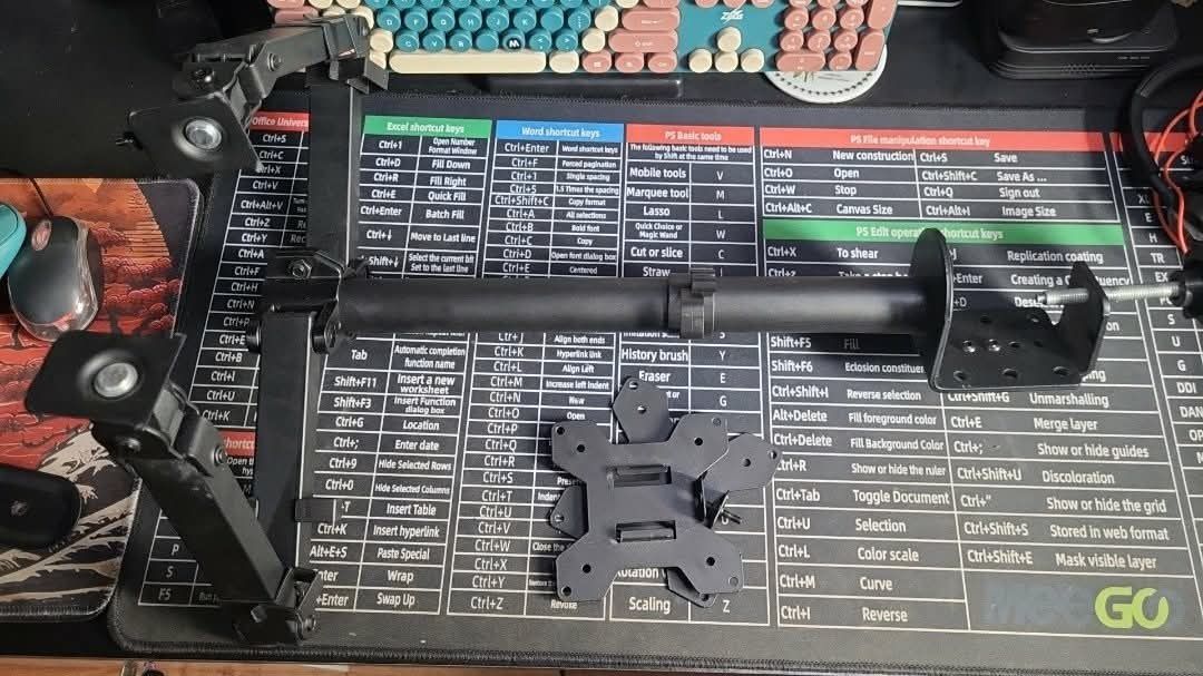 Dual monitor Arm - Adjustable (Category: Other Accessories) located in Quezon City. Submitted by tsuper_ng_jip9 (Listing ID 1465798080, Image 1). Description: Adjustable Dual Monitor Arm Matte Black 399 pesos Manila meetups.