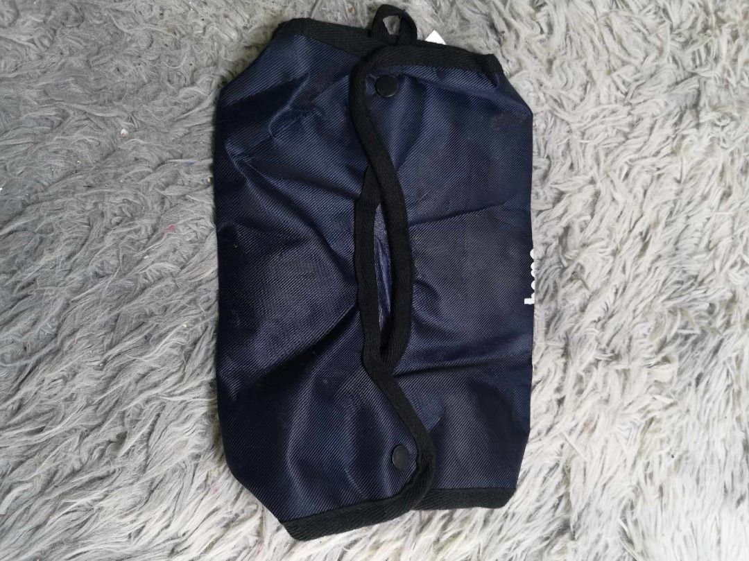 Dual Snap Button Hanging Tissue Holder (Category: Other Home Decor) located in Santa Cruz. Submitted by jmy_surplus.2 (Listing ID 1465881937, Image 1). Description: Size ; L - 7 W - 10.5 Color ; Black Type ; Tissue Holder Brand ; No brand Material ; Nylon Style ; Durable Hanging Tissue Holder LR 129 JMY 5 Batch #224.