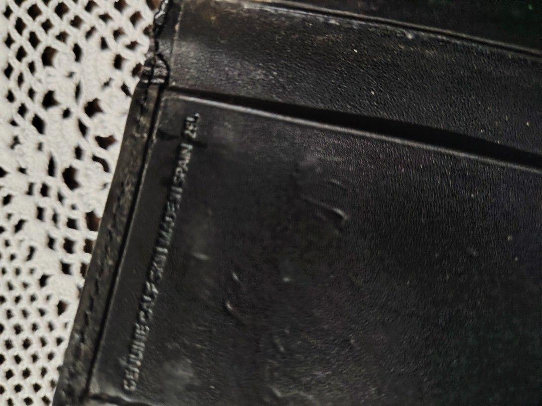 Dunhill Black Leather Key Holder Case (Category: Wallets & Card Holders) located in Luisiana. Submitted by sahayamay77 (Listing ID 1465819491, Image 3). Description: - Authentic Dunhill key holder made in Spain - Premium black genuine calfskin leather - Elegant gold-tone hardware and corner accents - Interior features gold logo branding and multiple key hooks - Secure snap button closure - Compact size, perfect for pockets or bags - Condition: as