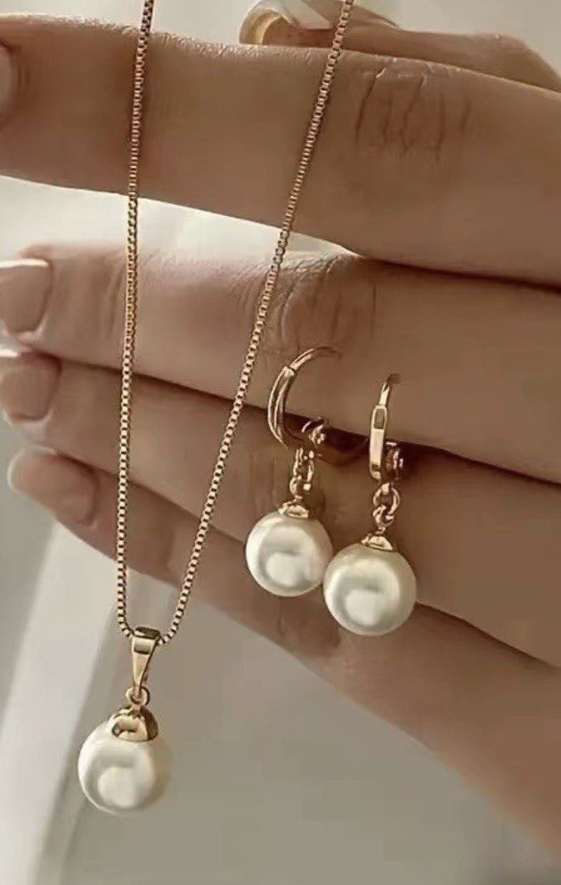 Earrings and necklace set pearl (Category: Necklaces) located in Manila. Submitted by vintageaccessories (Listing ID 1465908658, Image 1). Description: .