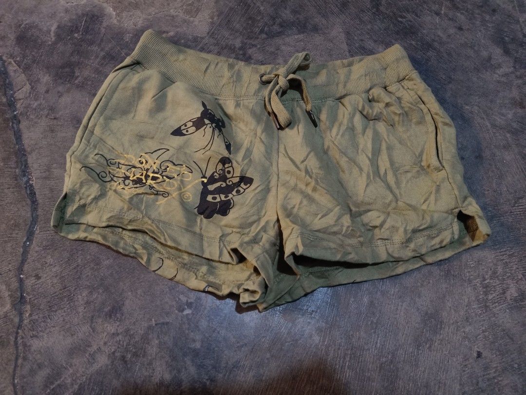 Ed Hardy y2k (Category: Shorts) located in Davao. Submitted by yakult_thrift56 (Listing ID 1465932840, Image 2). Description: .