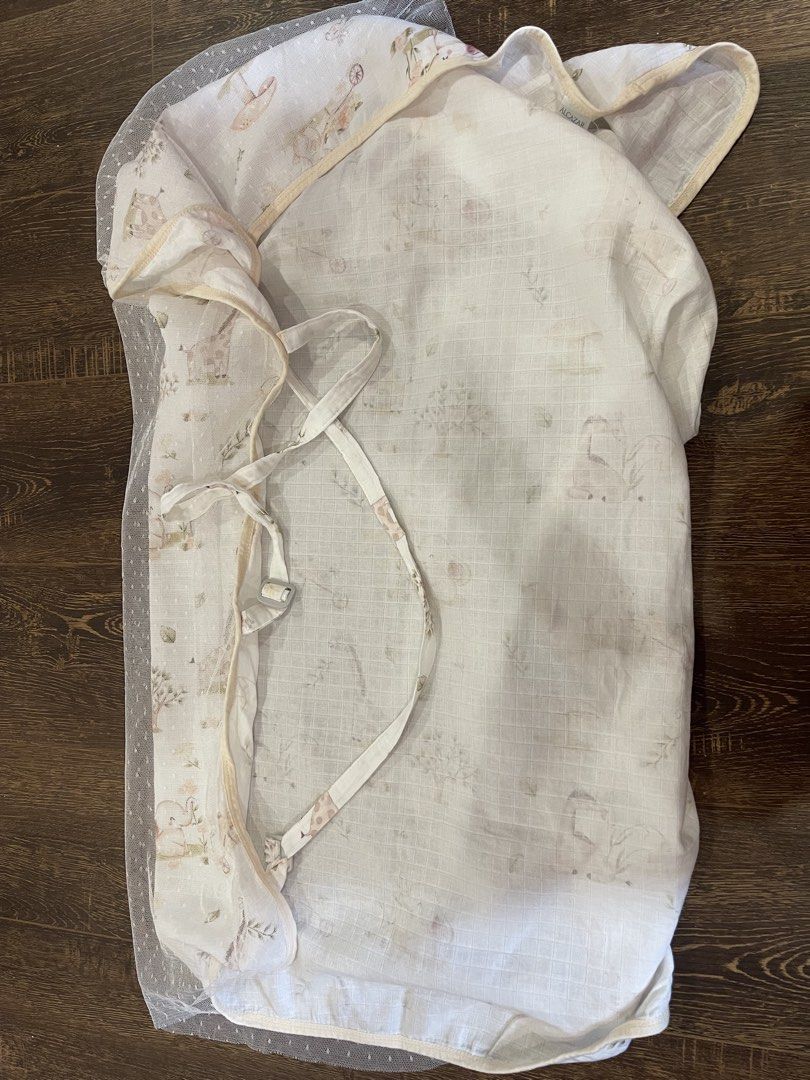 Einmilk Breastfeeding Cover (Cotton) (Category: Breastfeeding & Bottle Feeding) located in Paranaque City. Submitted by mel_valbuena (Listing ID 1465884441, Image 2). Description: Twice lang nagamit, parang bago pa :) .