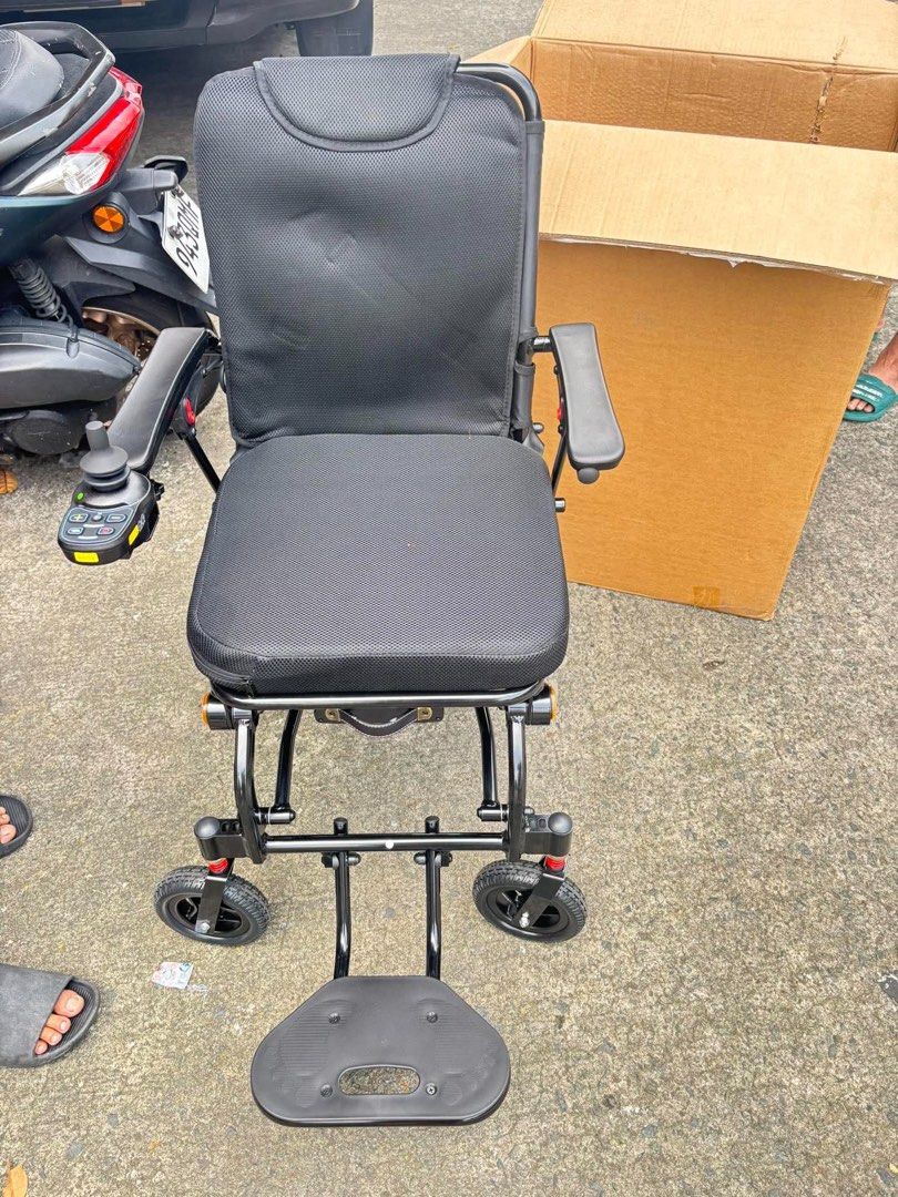 Electric wheelchair lithium battery (Category: Wheelchairs) located in Quezon City. Submitted by indaytals (Listing ID 1465902312, Image 1). Description: Electric wheelchair airport wheelchair Brandnew Onhand Cash on delivery.