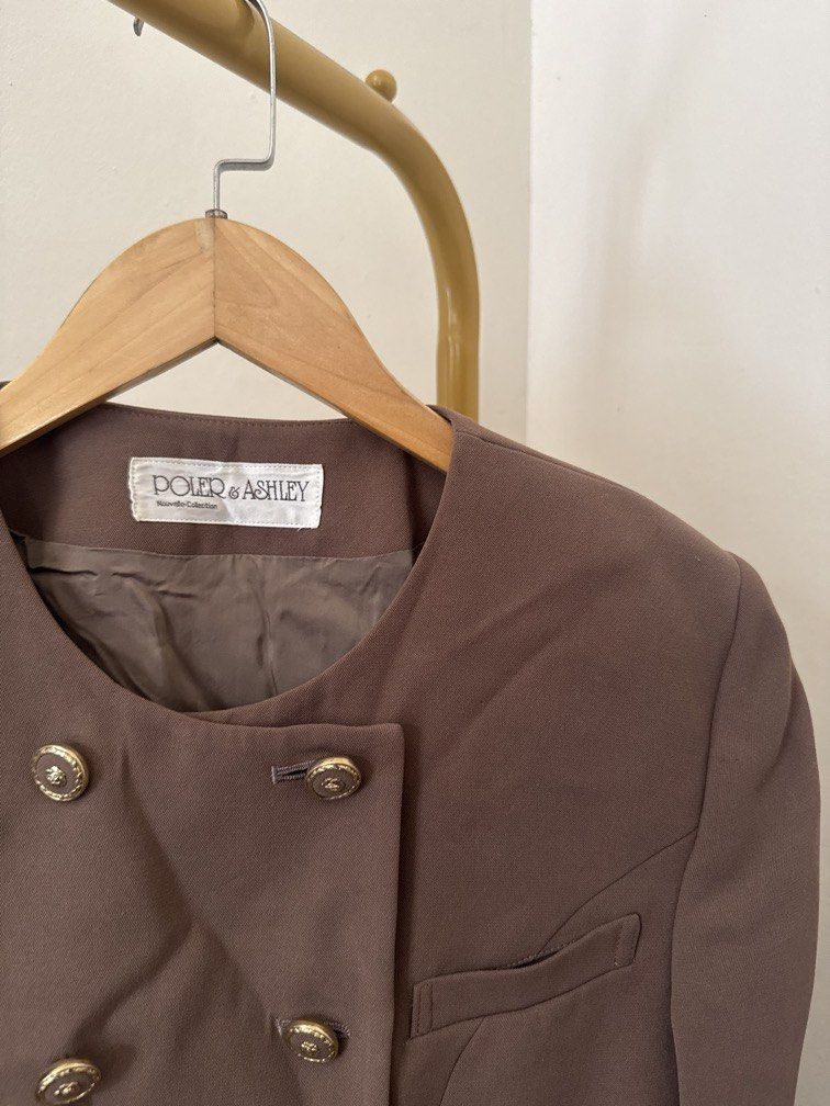 Elegant Mocha Double Breasted Blazer (Category: Coats, Jackets and Outerwear) located in Mexico. Submitted by studioleraph (Listing ID 1465821863, Image 3). Description: 🩷🤩 Super beautiful and classy 🛍️ Perfect for your personal wardrobe 🫶 Please see actual measurements on last photo. 👗 The actual item being sold is the original garment shown in the product photos. Small differences in fit, drape, color, texture, or details may occur. 💌 Con