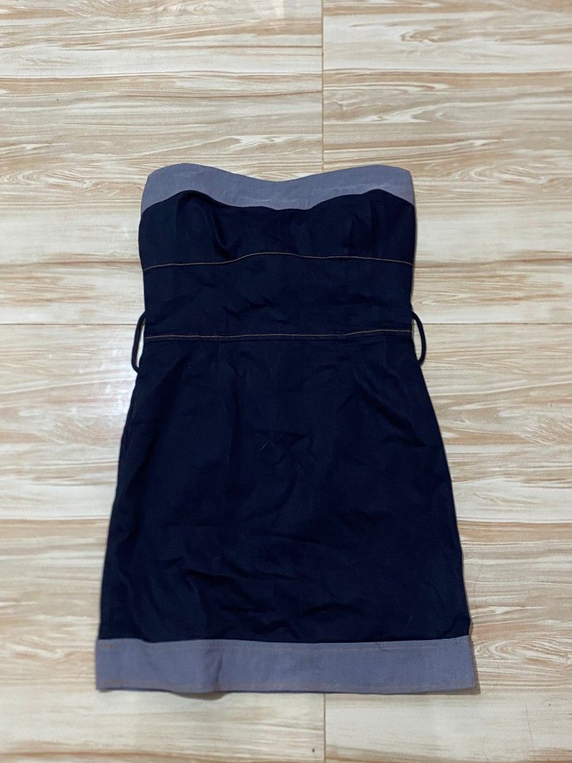 Elegant Strapless Black Mini Dress (Category: Evening dresses & gowns) located in Manila. Submitted by zealdog.657924 (Listing ID 1465933183, Image 2). Description: Size: Small Color: Black with Grey Contrast Trim Style: Strapless Bodycon/Shift Dress Neckline: Sweetheart Strapless Neckline Length: Above Knee (Mini) Back: Concealed Back Zipper Fit: Slim & Flattering Fabric: Soft, comfortable, and lightweight.