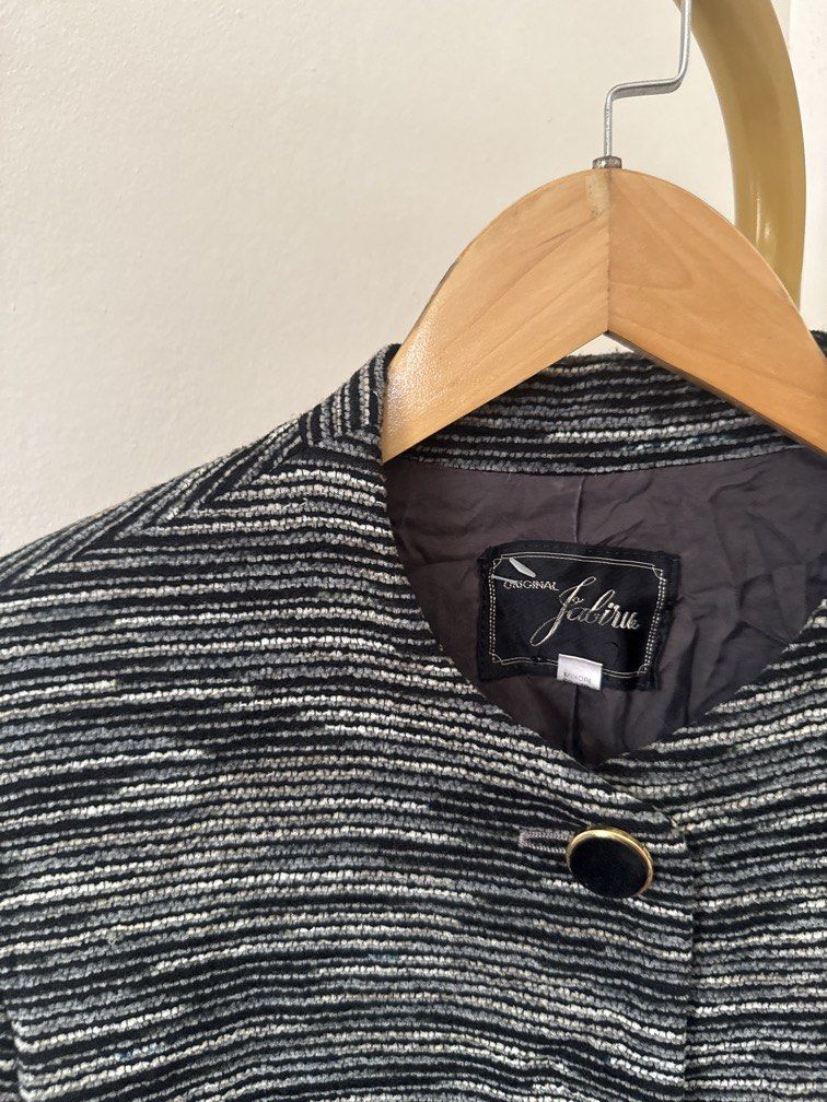 Elegant Textured Vintage Blazer (Category: Coats, Jackets and Outerwear) located in Mexico. Submitted by studioleraph (Listing ID 1465830187, Image 3). Description: 🛍️ Perfect for your personal wardrobe 🫶 Please see actual measurements on last photo. 👗 The actual item being sold is the original garment shown in the product photos. Small differences in fit, drape, color, texture, or details may occur. 💌 Condition: • Preloved; Please wash the i