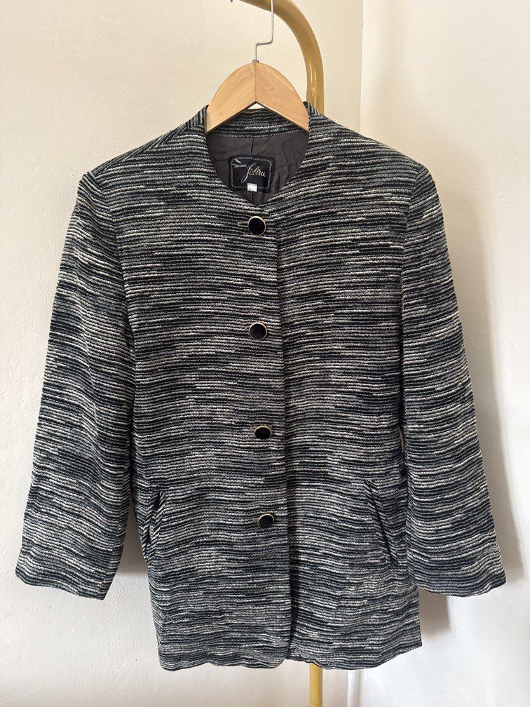 Elegant Textured Vintage Blazer (Category: Coats, Jackets and Outerwear) located in Mexico. Submitted by studioleraph (Listing ID 1465830187, Image 1). Description: 🛍️ Perfect for your personal wardrobe 🫶 Please see actual measurements on last photo. 👗 The actual item being sold is the original garment shown in the product photos. Small differences in fit, drape, color, texture, or details may occur. 💌 Condition: • Preloved; Please wash the i