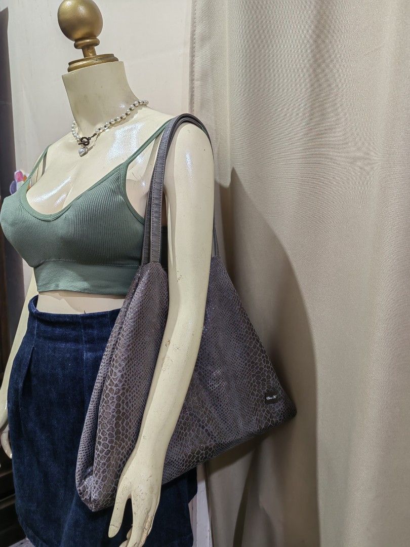 Elena H. Grey Snakeskin Pattern Tote Bag (Category: Tote Bags) located in Makati City. Submitted by prelovedtreatedwithlove (Listing ID 1465786691, Image 1). Description: -Grey tote bag with a faux snakeskin texture and subtle SPARKLE. - Roomy size for everyday use or work items. Adjustable size - no issue.. Like new A-223.