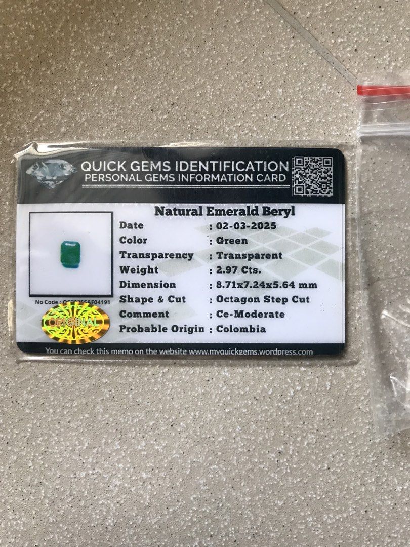Emerald ring (Category: Jewelry) located in Singapore. Submitted by lawrencelucifer81 (Listing ID 1465808267, Image 2). Description: .