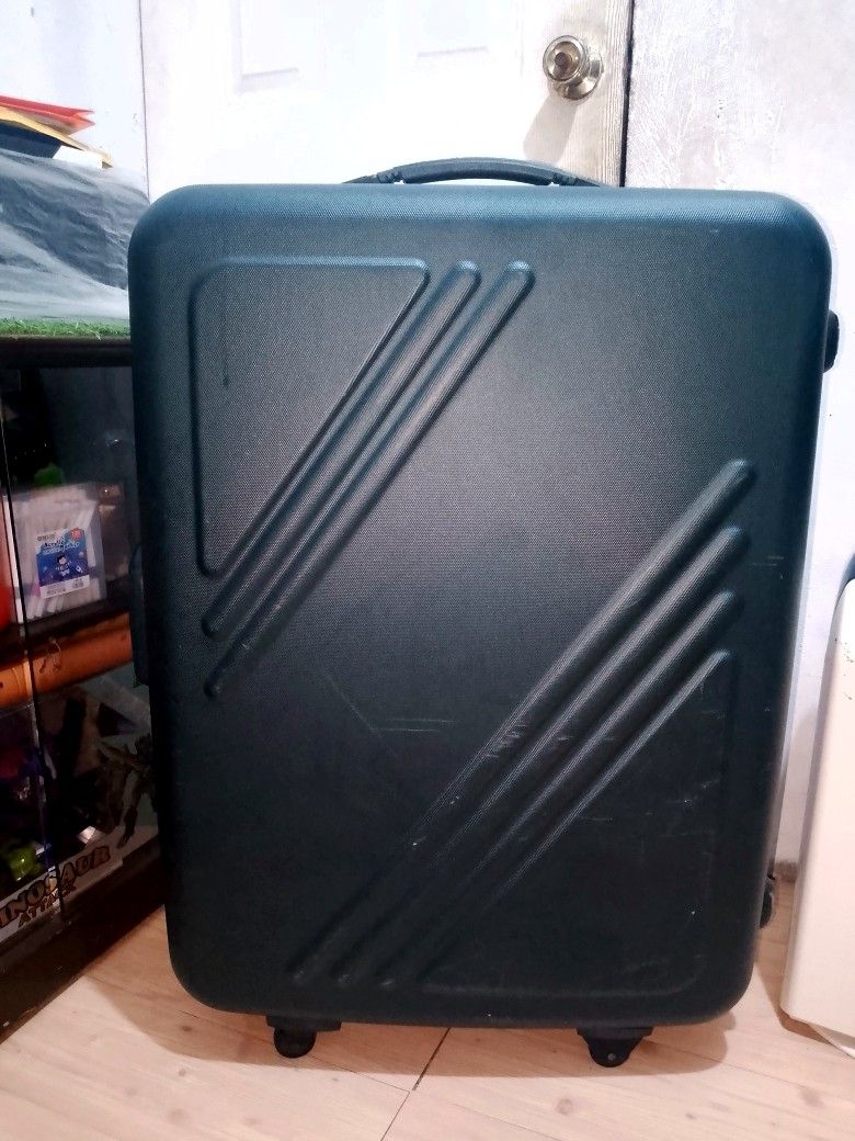 Eminent Durable Extra Large Luggage (Category: Luggage) located in Dasmarinas. Submitted by michie_olshoppe25 (Listing ID 1465872154, Image 2). Description: .