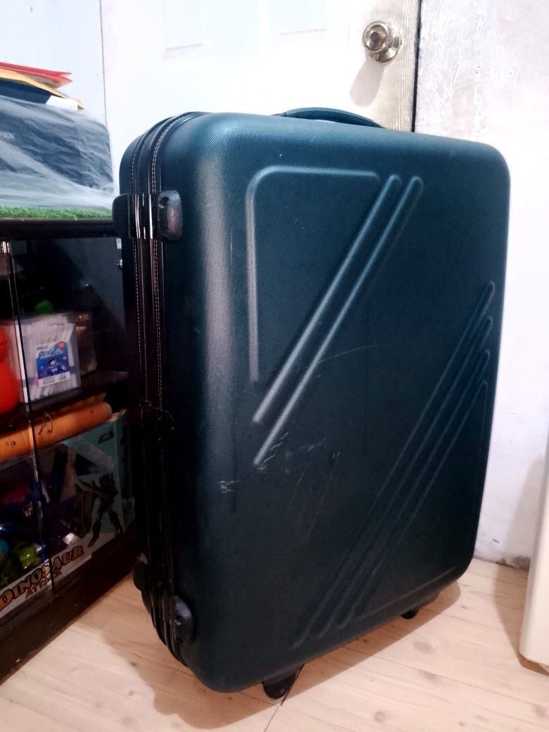 Eminent Durable Extra Large Luggage (Category: Luggage) located in Dasmarinas. Submitted by michie_olshoppe25 (Listing ID 1465872154, Image 3). Description: .