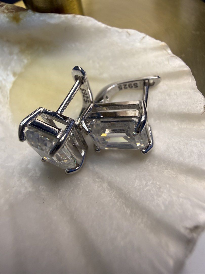 English Lock Earrings - e.cut Moissanite (Category: Earrings) located in Baguio. Submitted by mooi.kuryba (Listing ID 1465934223, Image 2). Description: Make a statement with our D Color Moissanite English Lock Earrings!✨ These emerald-cut beauties are dazzling with unmatched clarity, making them perfect for any occasion. 💎 Don’t miss out on this stunning piece! 🤩 They’re available now, so add them to your collection today! ✨ D Color Moissanite