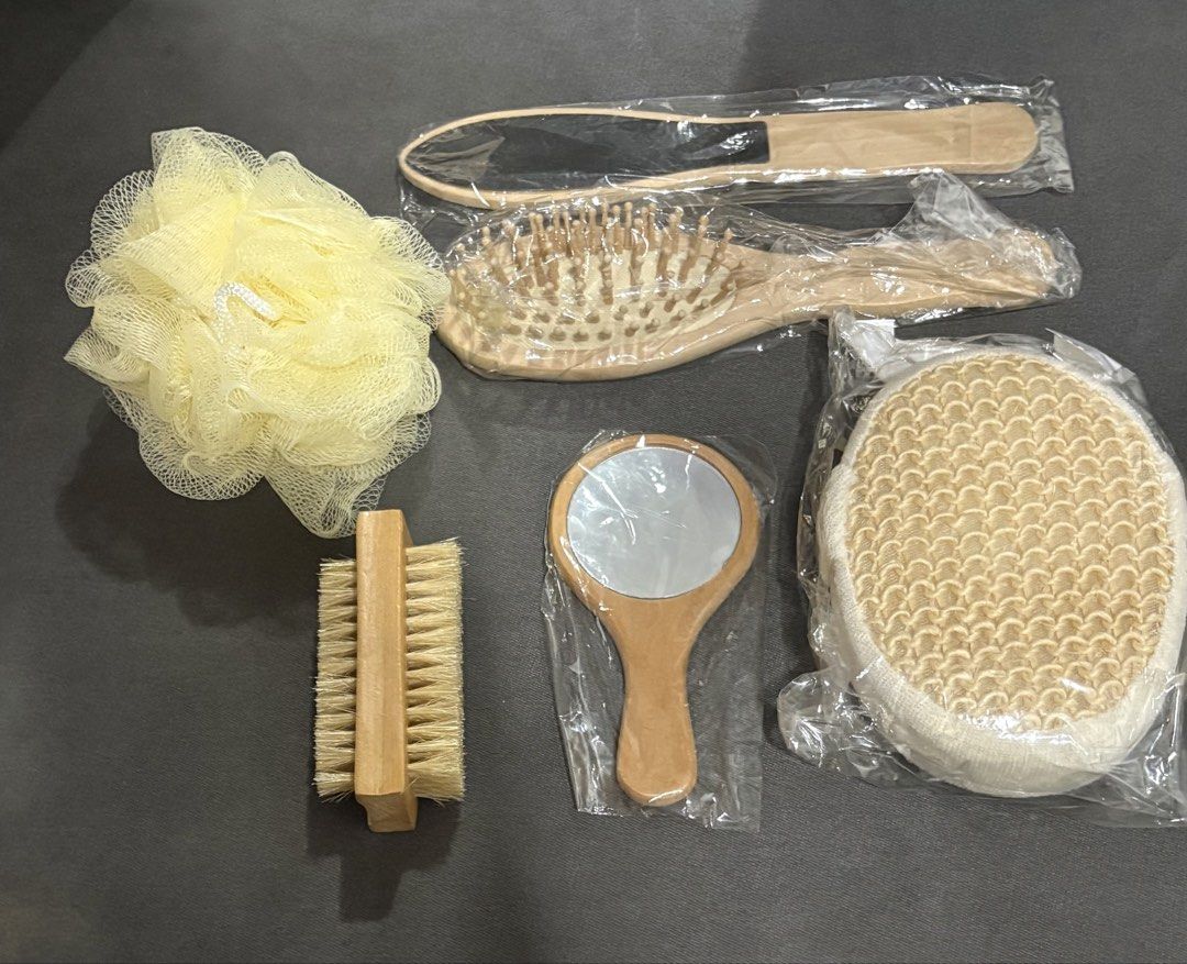 Esprit body care set (Category: Body Care) located in Manila. Submitted by bwshoppe (Listing ID 1465016201, Image 2). Description: .