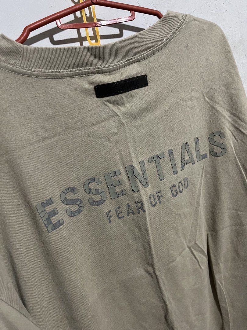Essentials (Category: Tshirts & Polo Shirts ) located in Orani. Submitted by jhnrwthrift. (Listing ID 1465927133, Image 3). Description: Essentials Issue: print 22 l 27.