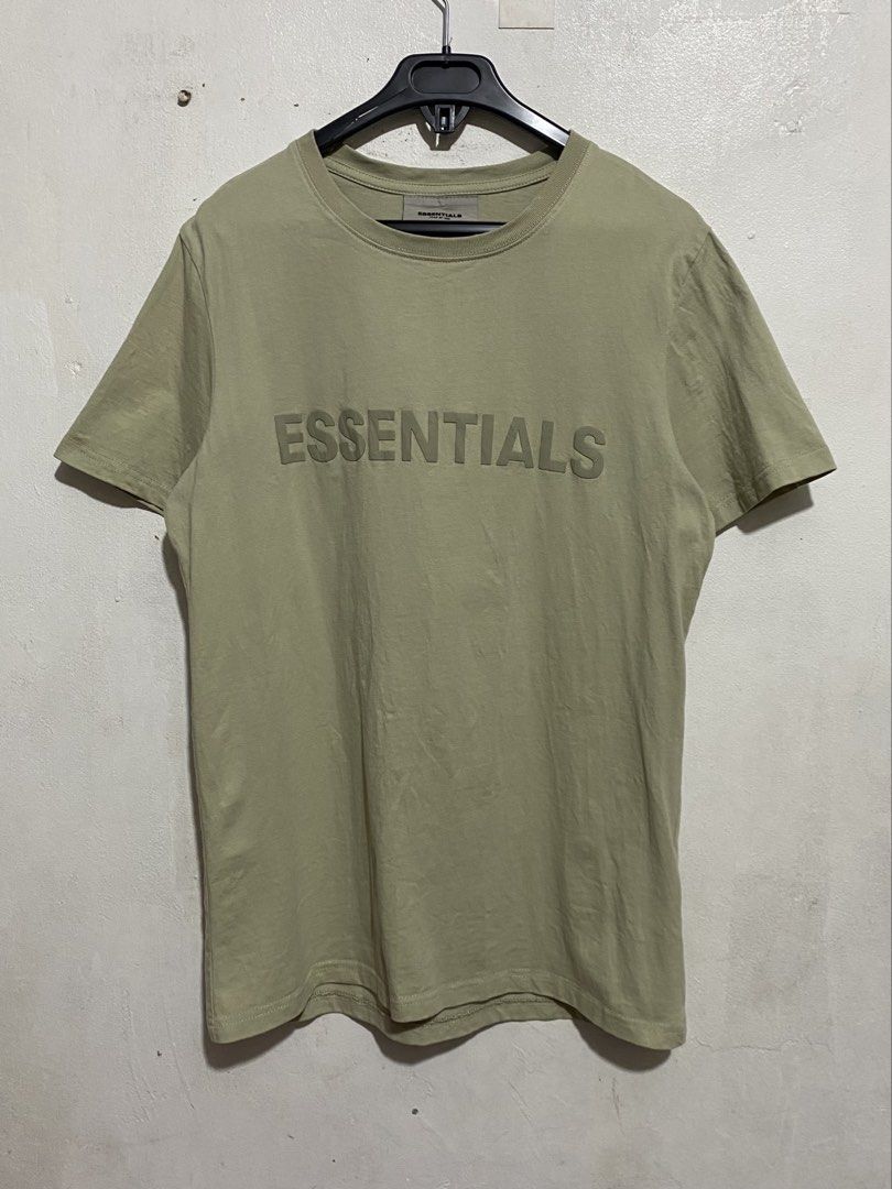 ESSENTIALS FEAR OF GOD (Category: Tshirts & Polo Shirts ) located in Caloocan City. Submitted by alexahvaldez (Listing ID 1465928945, Image 1). Description: 20 width 28 length like new condition pwede pang alis no issue dm your sure offer📲.