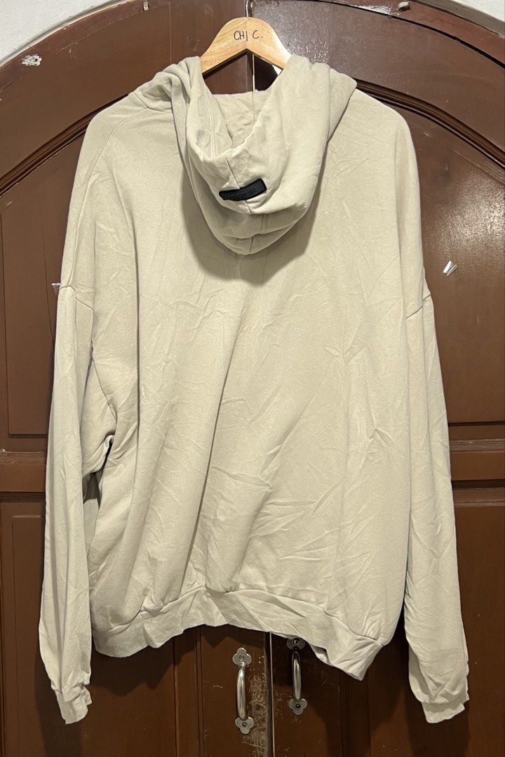 ESSENTIALS FOG! (Category: Coats, Jackets and Outerwear) located in General Trias. Submitted by luxfinds2019 (Listing ID 1465852017, Image 2). Description: Essentials FOG! 1800 shipped only! Fit xl oversize 25.530 Excellent condition 💯 Authentic. 💯 Loc laguna Pm.