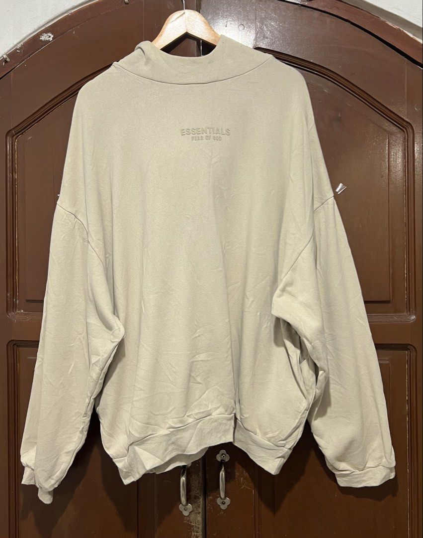 ESSENTIALS FOG! (Category: Coats, Jackets and Outerwear) located in General Trias. Submitted by luxfinds2019 (Listing ID 1465852017, Image 1). Description: Essentials FOG! 1800 shipped only! Fit xl oversize 25.530 Excellent condition 💯 Authentic. 💯 Loc laguna Pm.