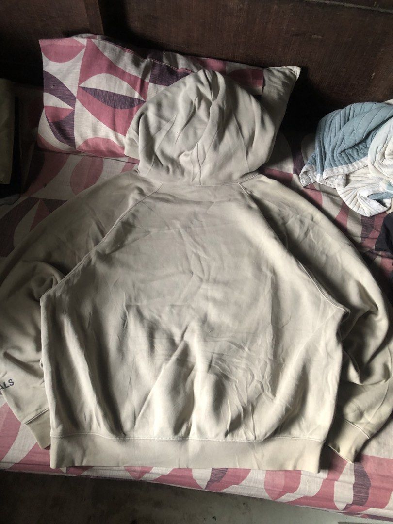 ESSENTIALS HOODIE (Category: Hoodies) located in Manila. Submitted by bbcvenido022004 (Listing ID 1465849410, Image 2). Description: ESSENTIALS HOODIE. SIZE:MEDIUM. DIMES:24x27. .