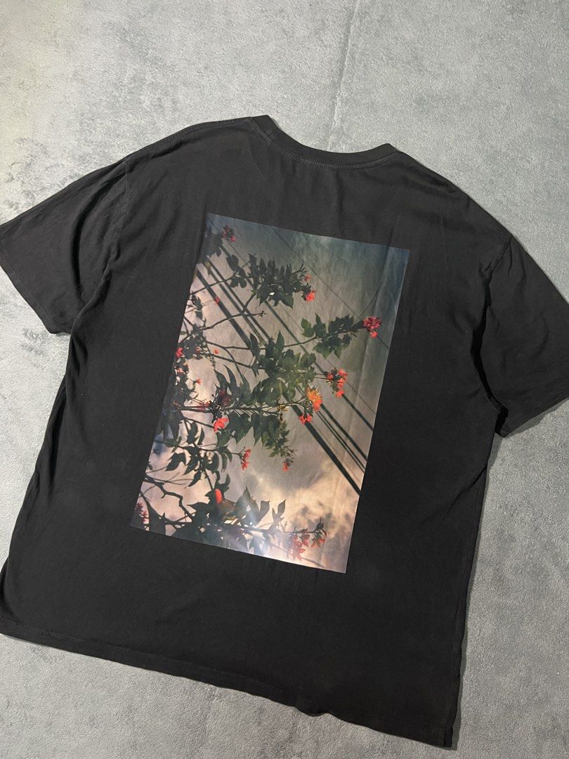 Essentials Shirt (Category: Luxury Apparel) located in Marilao. Submitted by thriftyy_69 (Listing ID 1465759643, Image 3). Description: Essentials •dimes: 23 x 29 •size: XL •condition: Good •flaw/s: None .