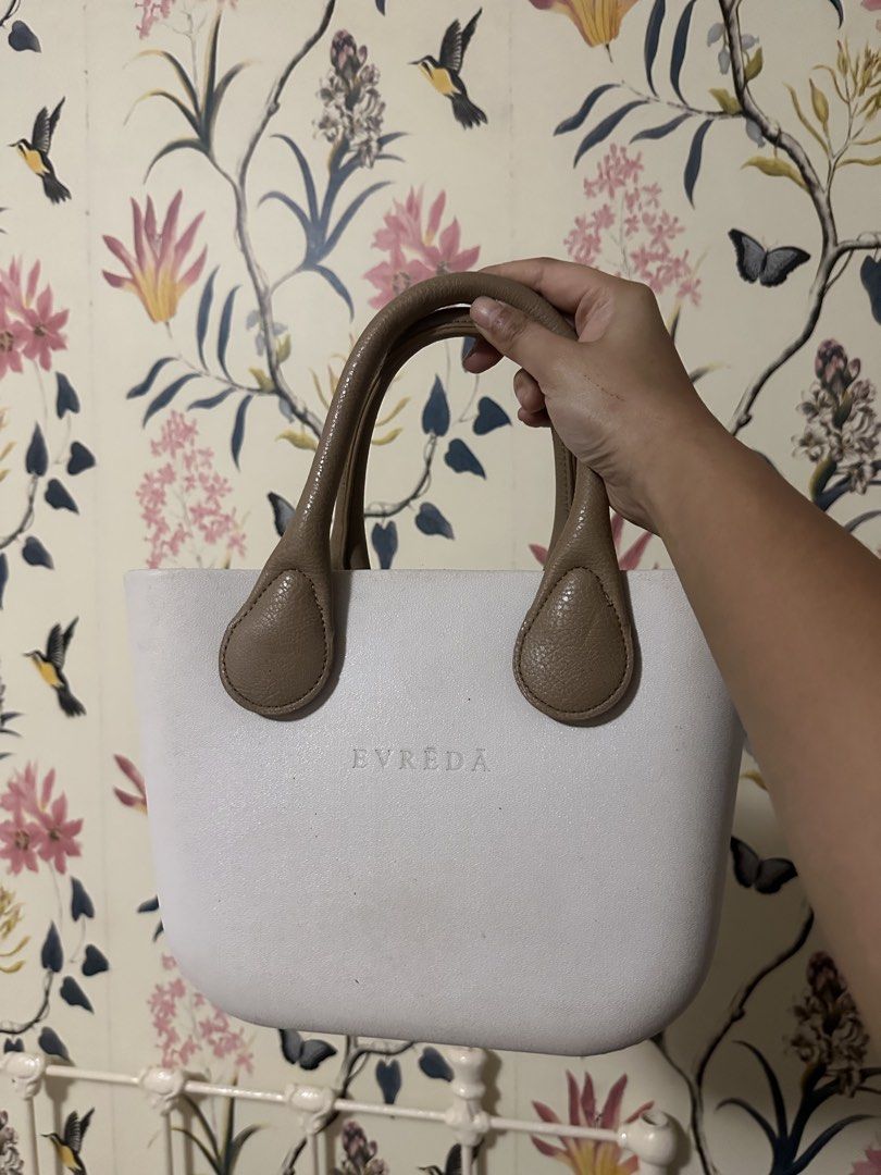 Evreda White Handbag with Brown Handles and Houndstooth Insert (Category: Tote Bags) located in Makati City. Submitted by biancak20 (Listing ID 1465898334, Image 3). Description: - Brand: Evreda - Color: White with brown leather-look handles - Material: Structured rubber body with clean interior lining - Features: Includes a removable black and white houndstooth zippered inner pouch - Size: Handy and compact for daily essentials - Condition: Exce