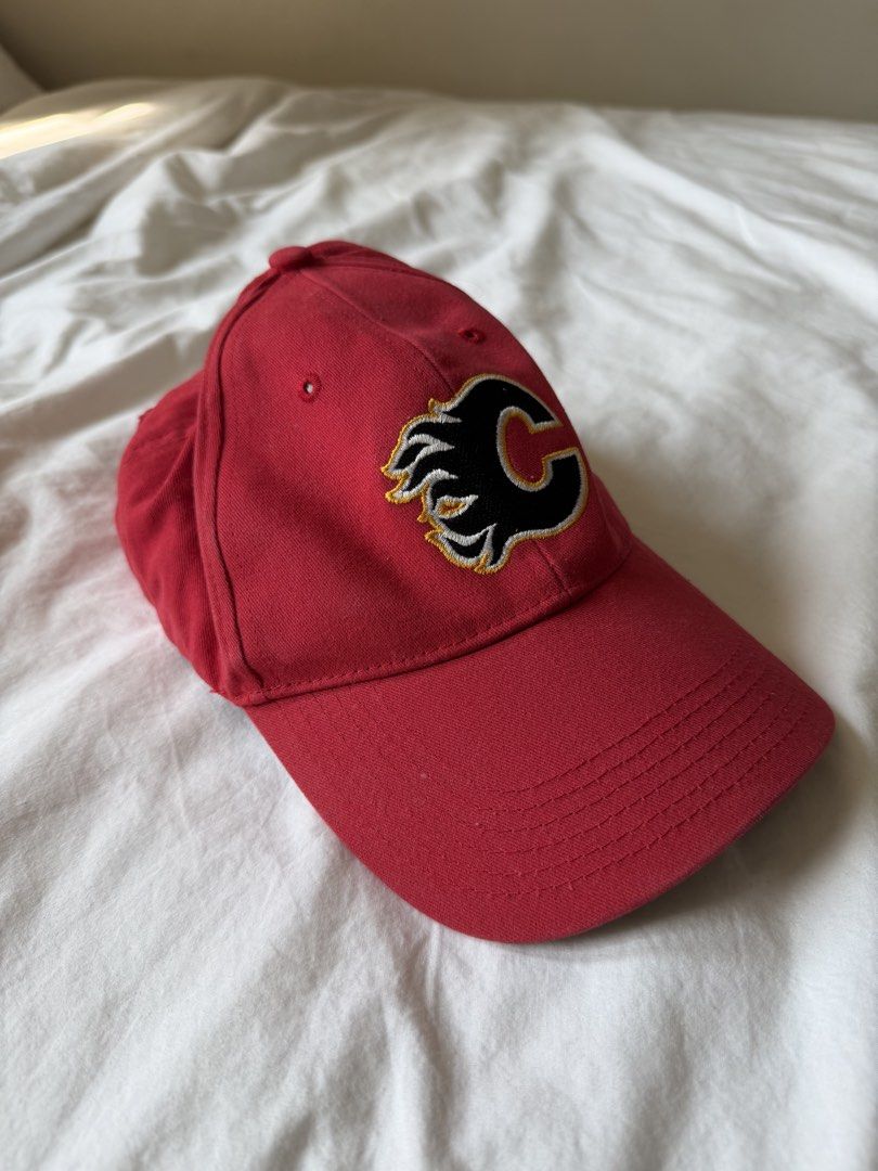 Fan Favorite Calgary Flames Red Baseball Cap NHL (Category: Caps & Hats) located in Taguig. Submitted by 77dbae (Listing ID 1465823063, Image 2). Description: Official Fan Favorite Calgary Flames cap.